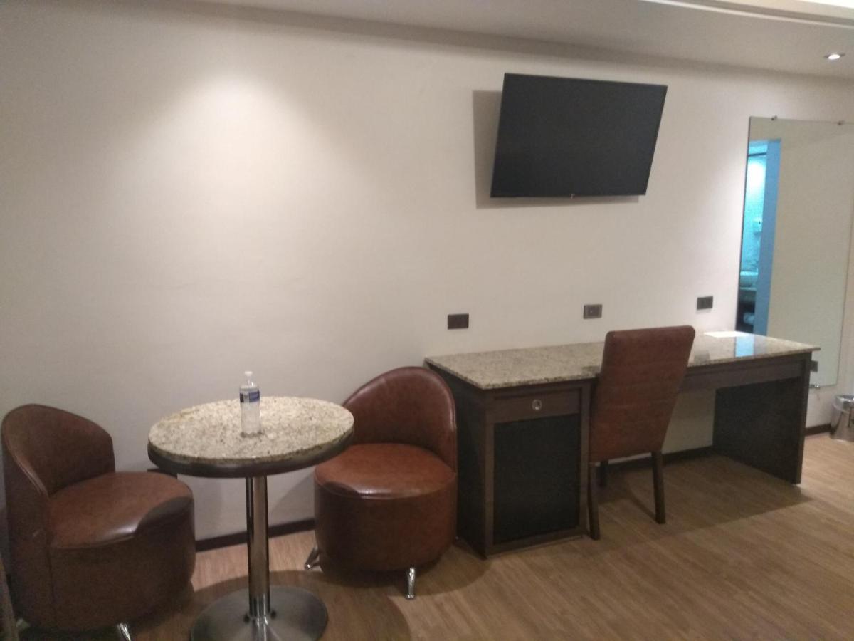 Hotel Jimenez Plaza Luaran gambar