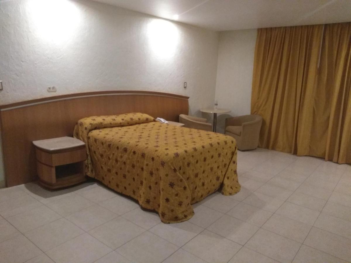 Hotel Jimenez Plaza Luaran gambar