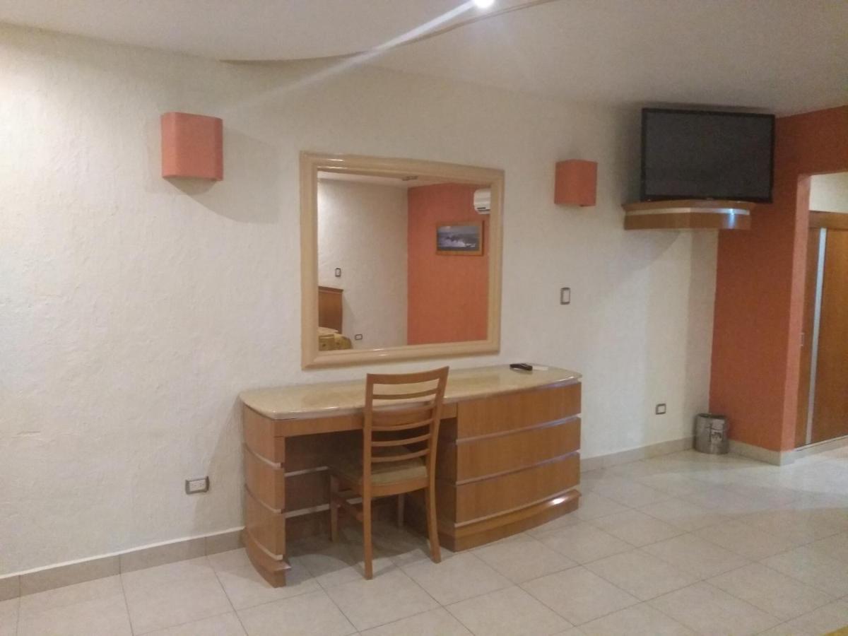 Hotel Jimenez Plaza Luaran gambar